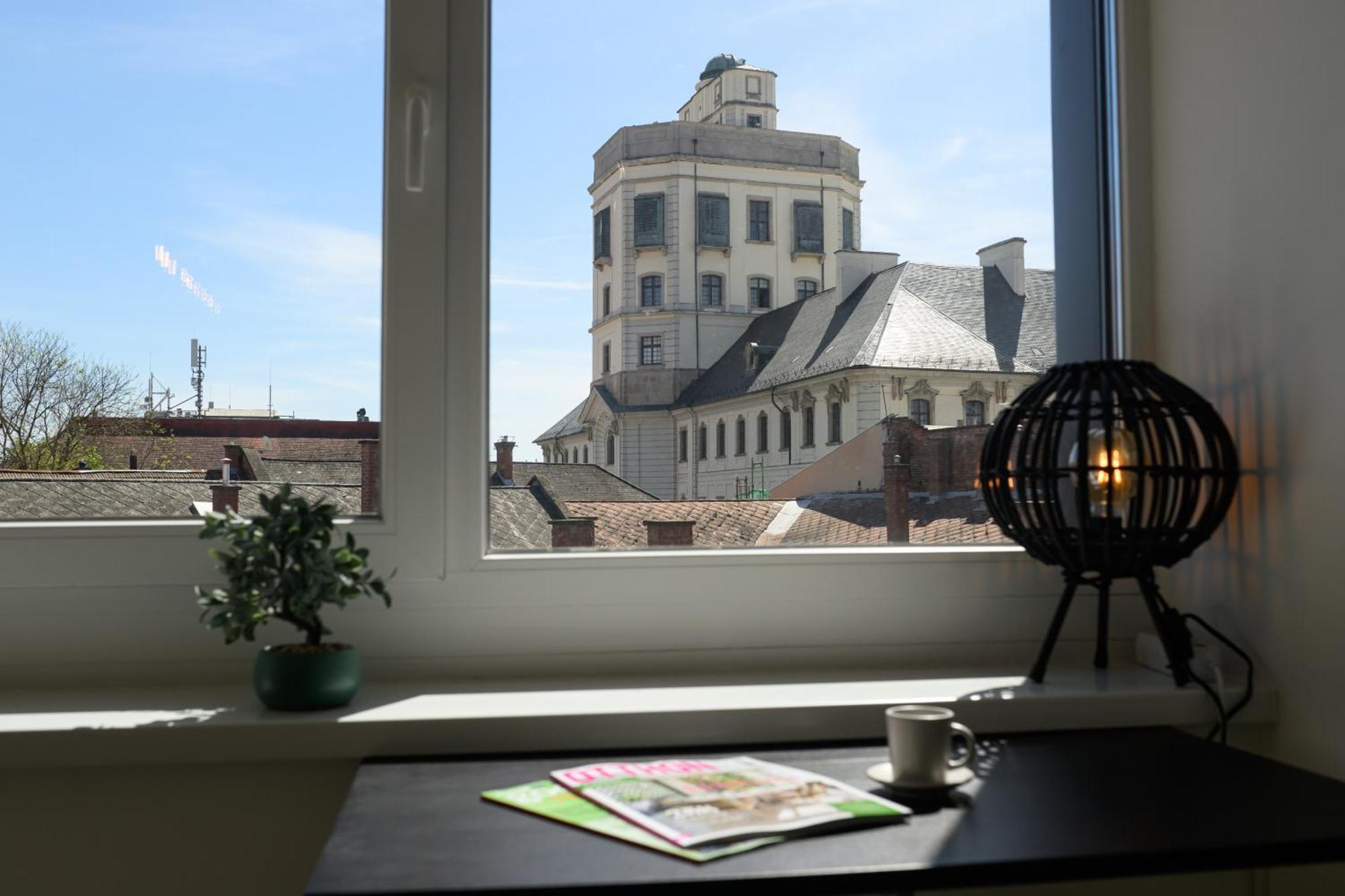 Domino Suite Eger Eksteriør bilde
